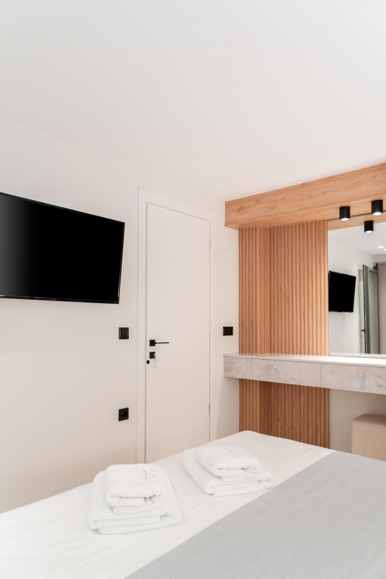 Sealuxe Living Aparthotel Nea Iraklitsa Exterior photo